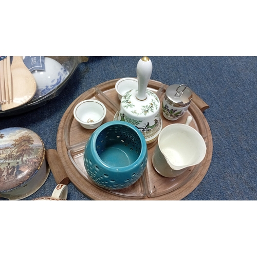 6 - A quantity of assorted ceramics and homewares including a floral transfer jug, polychrome condiment ... 