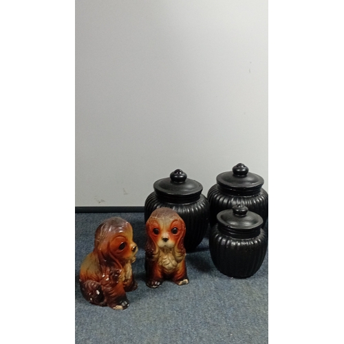 9 - A group of decorative ceramics and small collectables including transfer-printed tea wares and plate... 