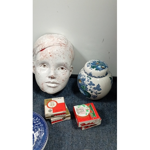 9 - A group of decorative ceramics and small collectables including transfer-printed tea wares and plate... 