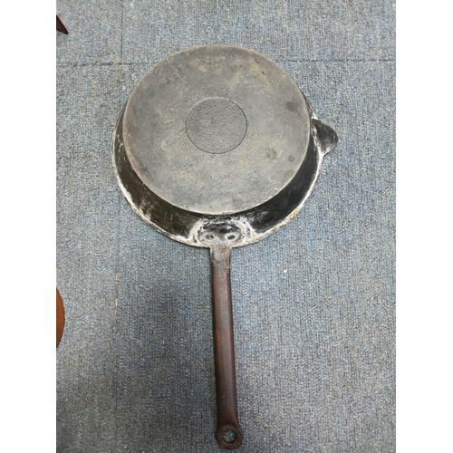 14 - A small group of domestic and smokers’ items comprising an FCC precision barometer/thermometer wall ... 