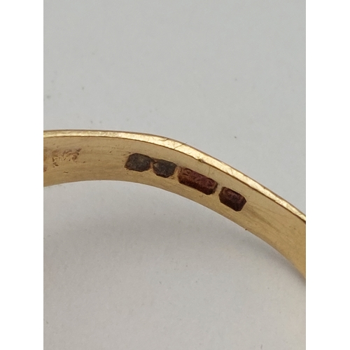 391 - A hallmarked 375 9ct gold centurion head hematite signet ring. Size R.
