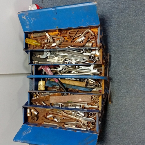 17 - Cantilever metal tool box in blue-painted steel, with swing handles and folding compartment trays, c... 