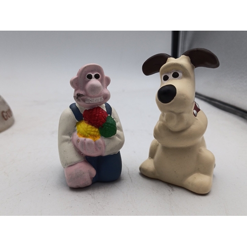 18 - A mixed group of small collectibles and desk accessories, including a cast-metal carp, figural candl... 