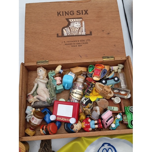 25 - A miscellaneous group of small collectibles including a J.R. Freeman & Son ‘King Six’ wooden cigar b... 