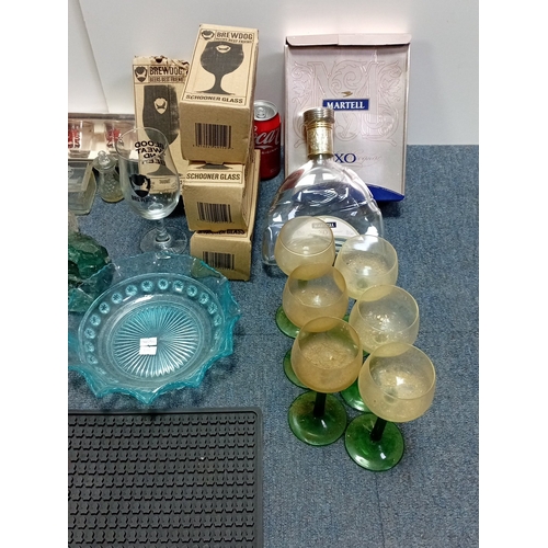 27 - A group of bar and glassware including BrewDog branded schooner glasses in boxes, a Martell XO prese... 