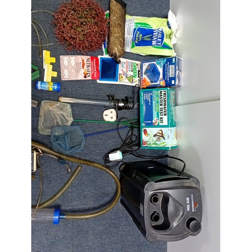 29 - A mixed lot of aquarium equipment and consumables including AquaManta EFX 200 external filter, AirTe... 
