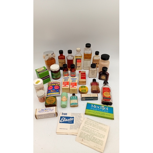 33 - A quantity of early- to mid-20th-century pharmacy and proprietary medicine packaging, comprising gla... 