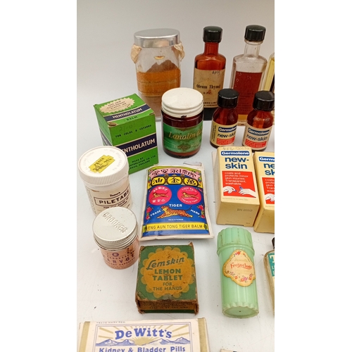 33 - A quantity of early- to mid-20th-century pharmacy and proprietary medicine packaging, comprising gla... 