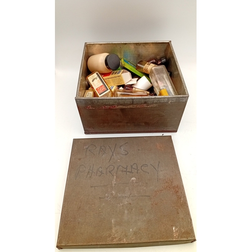 33 - A quantity of early- to mid-20th-century pharmacy and proprietary medicine packaging, comprising gla... 