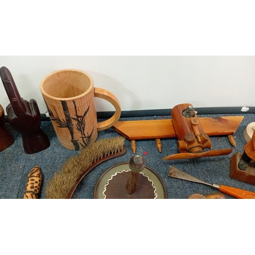 34 - A mixed lot of wood and metal curios, including carved figural sculpture, artist’s lay figures, deco... 