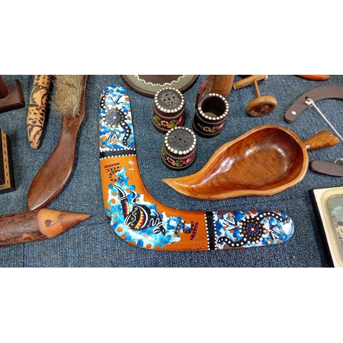 34 - A mixed lot of wood and metal curios, including carved figural sculpture, artist’s lay figures, deco... 