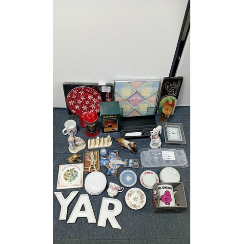 36 - A mixed group of decorative ceramics and household effects, including floral teacups and saucers, bo... 