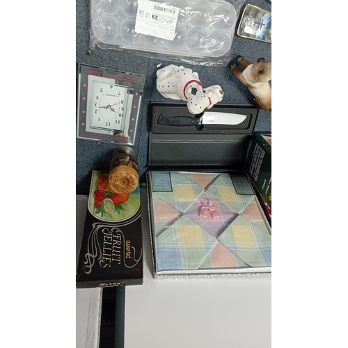 36 - A mixed group of decorative ceramics and household effects, including floral teacups and saucers, bo... 