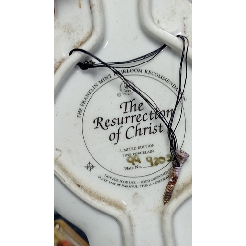 36 - A mixed group of decorative ceramics and household effects, including floral teacups and saucers, bo... 