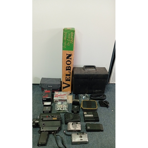 37 - A group of late 20th century photographic and cine equipment, including an Elmo Super 8 Sound cine c... 