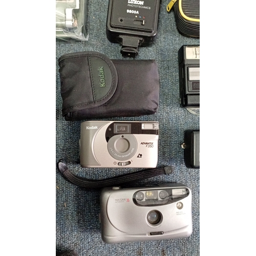 37 - A group of late 20th century photographic and cine equipment, including an Elmo Super 8 Sound cine c... 