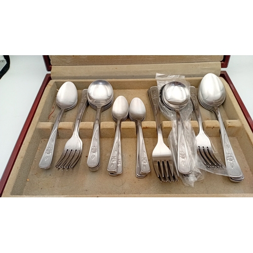 45 - Viners ‘Country Garden’ stainless steel canteen of cutlery for six persons, in a fitted case, with f... 