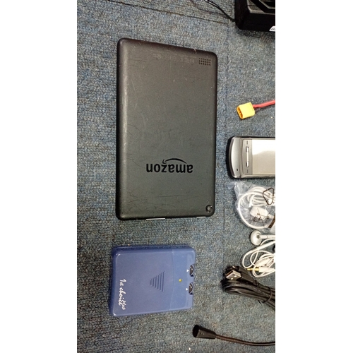 90 - A quantity of assorted domestic electronics and accessories, including a Pure One Mini radio, cased ... 