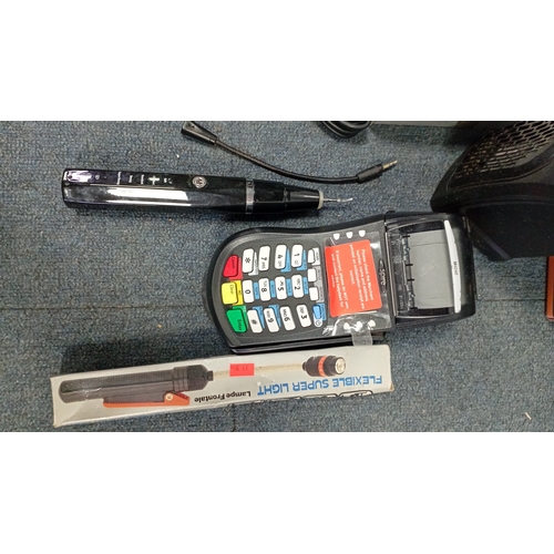 90 - A quantity of assorted domestic electronics and accessories, including a Pure One Mini radio, cased ... 