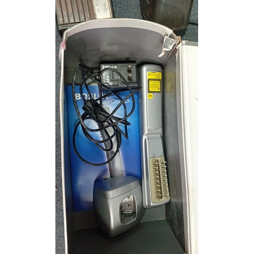 93 - A mixed group of consumer electronics and accessories, including Acer and Lenovo laptop computers, a... 