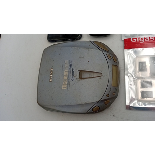 98 - A mixed group of late 20th/early 21st century portable electronics including Sony Discman D-E405, Pa... 