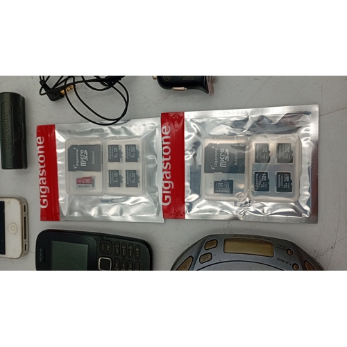 98 - A mixed group of late 20th/early 21st century portable electronics including Sony Discman D-E405, Pa... 