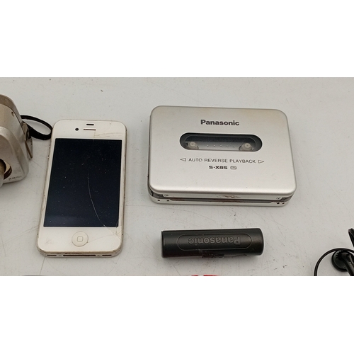98 - A mixed group of late 20th/early 21st century portable electronics including Sony Discman D-E405, Pa... 