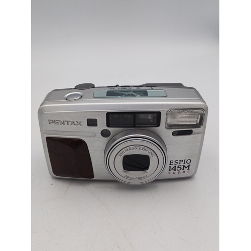 76 - A group of consumer photographic equipment comprising a Pentax Espio 145M Super 35mm compact camera;... 
