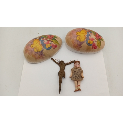 51 - A group of papier-mâché Easter egg-form novelty containers, printed with chicks, ribbons and floral ... 
