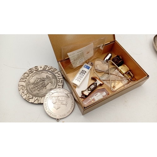 54 - A mixed lot of small ephemera and desk accessories, including a guillotine paper trimmer, playing ca... 