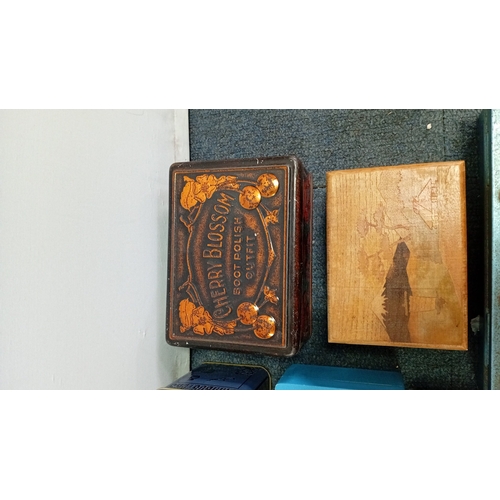 60 - An assortment of vintage tins and small boxes, including King Edward Mild Tobaccos, Henri Wintermans... 