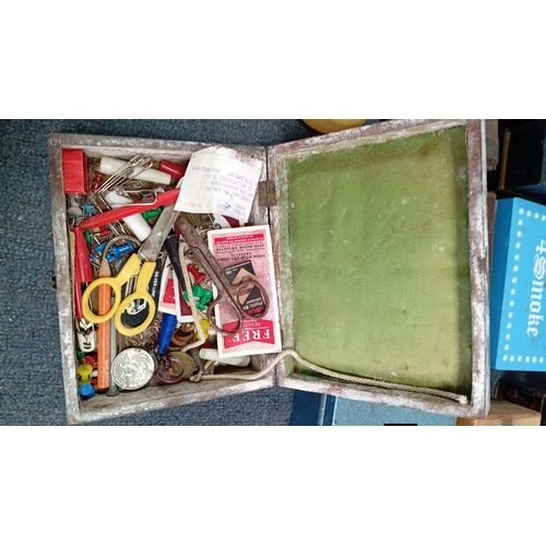 60 - An assortment of vintage tins and small boxes, including King Edward Mild Tobaccos, Henri Wintermans... 