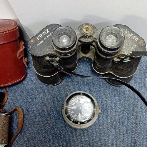 186 - A group of optical field instruments including a Hilkinson Pancratic x25–x40 British-made telescope,... 