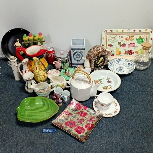 62 - A group of assorted 20th century ceramics and glass tablewares—teapots, jugs, lidded jar, cups and s... 