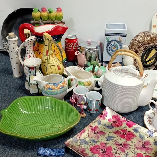 62 - A group of assorted 20th century ceramics and glass tablewares—teapots, jugs, lidded jar, cups and s... 