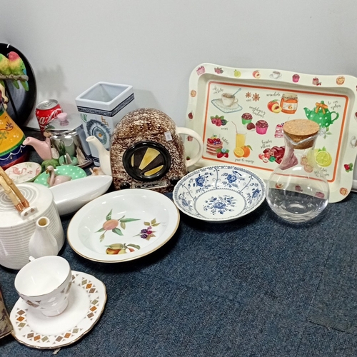 62 - A group of assorted 20th century ceramics and glass tablewares—teapots, jugs, lidded jar, cups and s... 