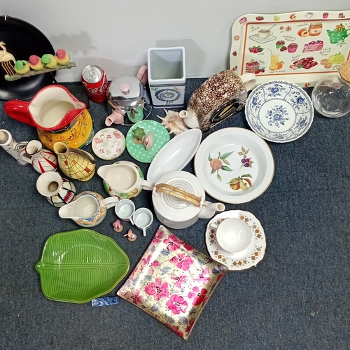 62 - A group of assorted 20th century ceramics and glass tablewares—teapots, jugs, lidded jar, cups and s... 