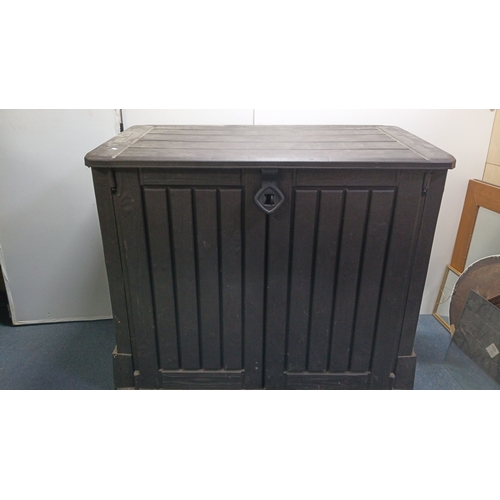 77 - Large moulded plastic storage deck box with hinged lid, panelled exterior, central lock-hasp with re... 