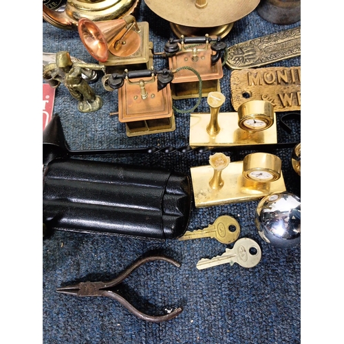86 - A mixed lot of decorative and utilitarian objects, including a Blackpool tower model, brass and copp... 