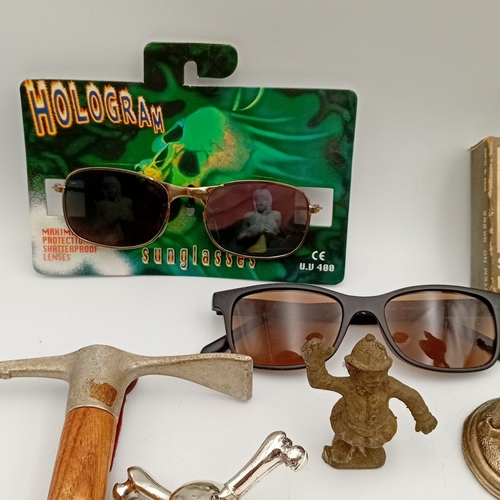 90 - A mixed group of small collectibles including novelty sunglasses, Volkswagen emblem discs, a wooden-... 
