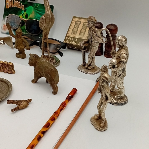 90 - A mixed group of small collectibles including novelty sunglasses, Volkswagen emblem discs, a wooden-... 