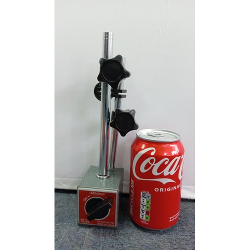 95 - A group of machinist’s workshop tools including Mitutoyo magnetic indicator stands, a Fanretto toolm... 