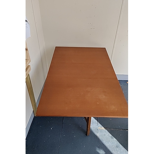 120 - Mid-20th century folding dining table in stained wood, the rectangular top with twin drop leaves, on... 