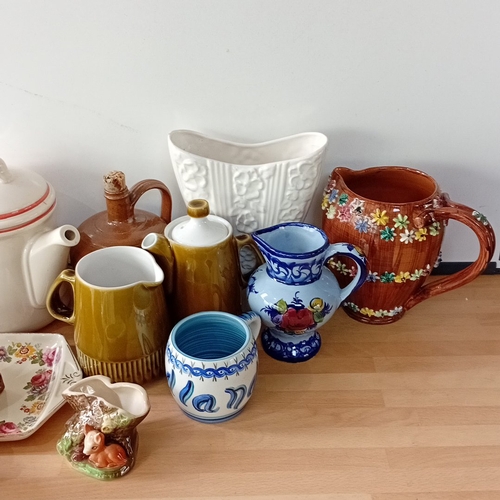 28 - A mixed lot of mid-20th century ceramic tablewares and ornaments, including an earthenware teapot, j... 