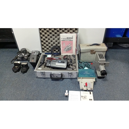 17 - A group of vintage photographic and cine equipment including a Canon E200 8mm video camcorder in fit... 