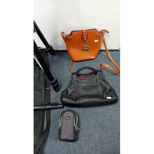 18 - A mixed group of photographic and personal accessories including a Camlink tripod (TPPRE-27) with ca... 