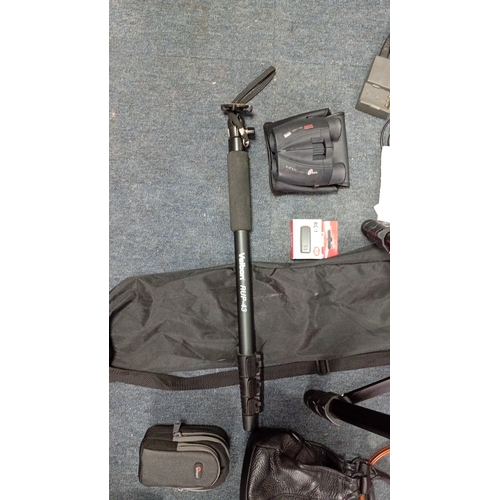 18 - A mixed group of photographic and personal accessories including a Camlink tripod (TPPRE-27) with ca... 