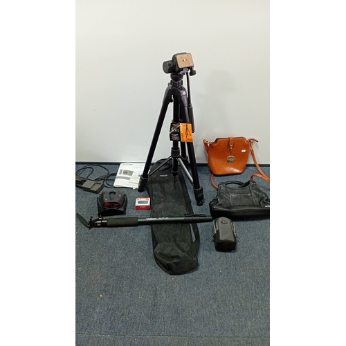 18 - A mixed group of photographic and personal accessories including a Camlink tripod (TPPRE-27) with ca... 