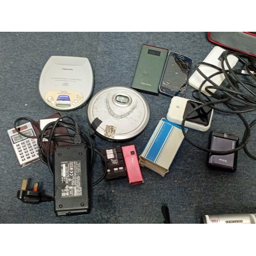 55 - A group of vintage consumer electronics including Panasonic NV-R33 VHS-C Palmcorder, Samsung VP-W70 ... 
