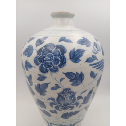 275 - A large antique Chinese blue and white vase, decorated with birds and flowers. Height 31cm x Width 1... 